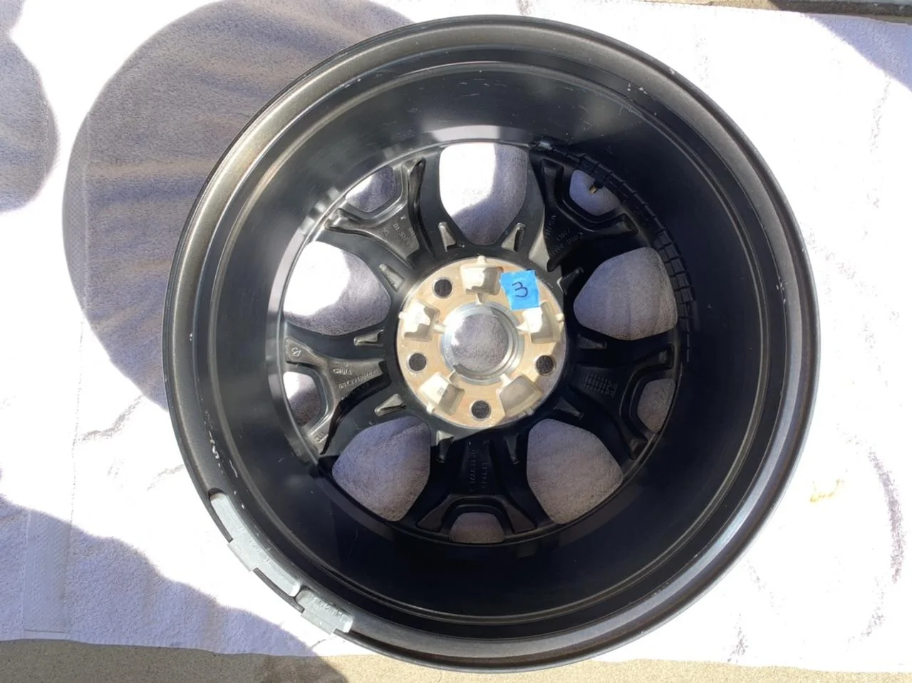 Jeep Wrangler JL Rubicon Take-off Wheels 80144593-2BC5-4084-AC7A-E9242ED44B65
