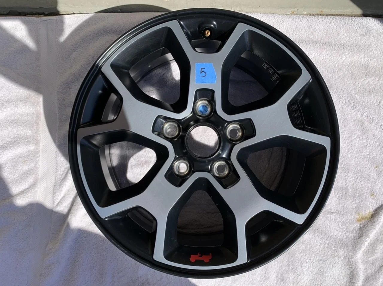 Jeep Wrangler JL Rubicon Take-off Wheels 56CB702F-C19D-4B5E-A677-FAB28F86F37D