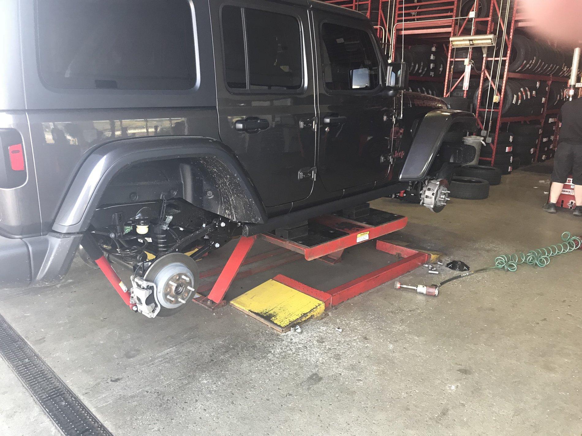 Jeep Wrangler JL GRANITE CRYSTAL METALLIC Wrangler JL Club E9C78591-7E27-4B78-B763-08CFCCCEE92C