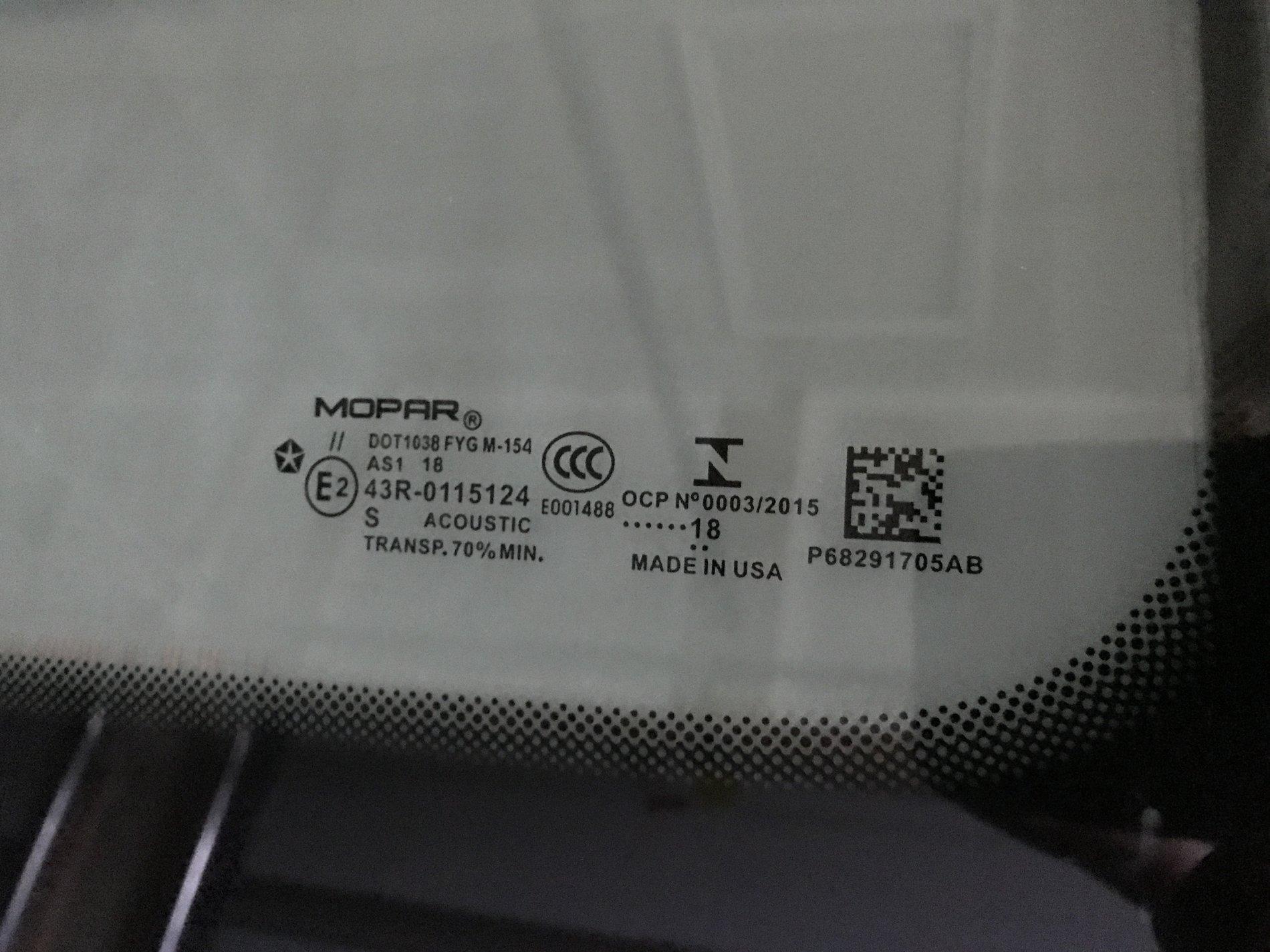 Jeep Wrangler JL Cracked Windshield Club JLacoustical glass.JPG