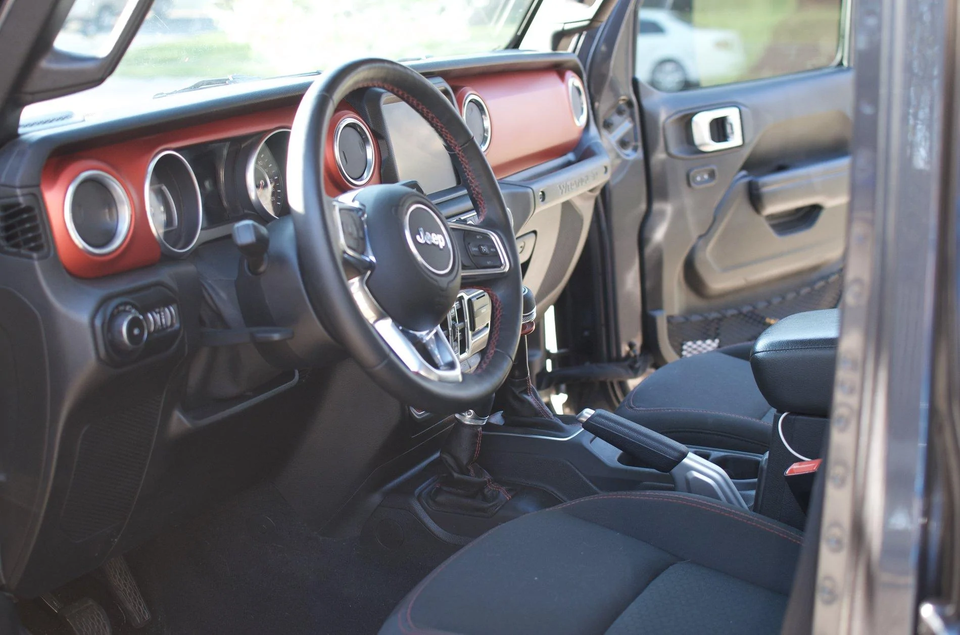 Jeep Wrangler JL FS:  2018 JLU Rubicon (6MT) BE94577A-DB65-4122-8F1C-88E6943E3281_1_100_o