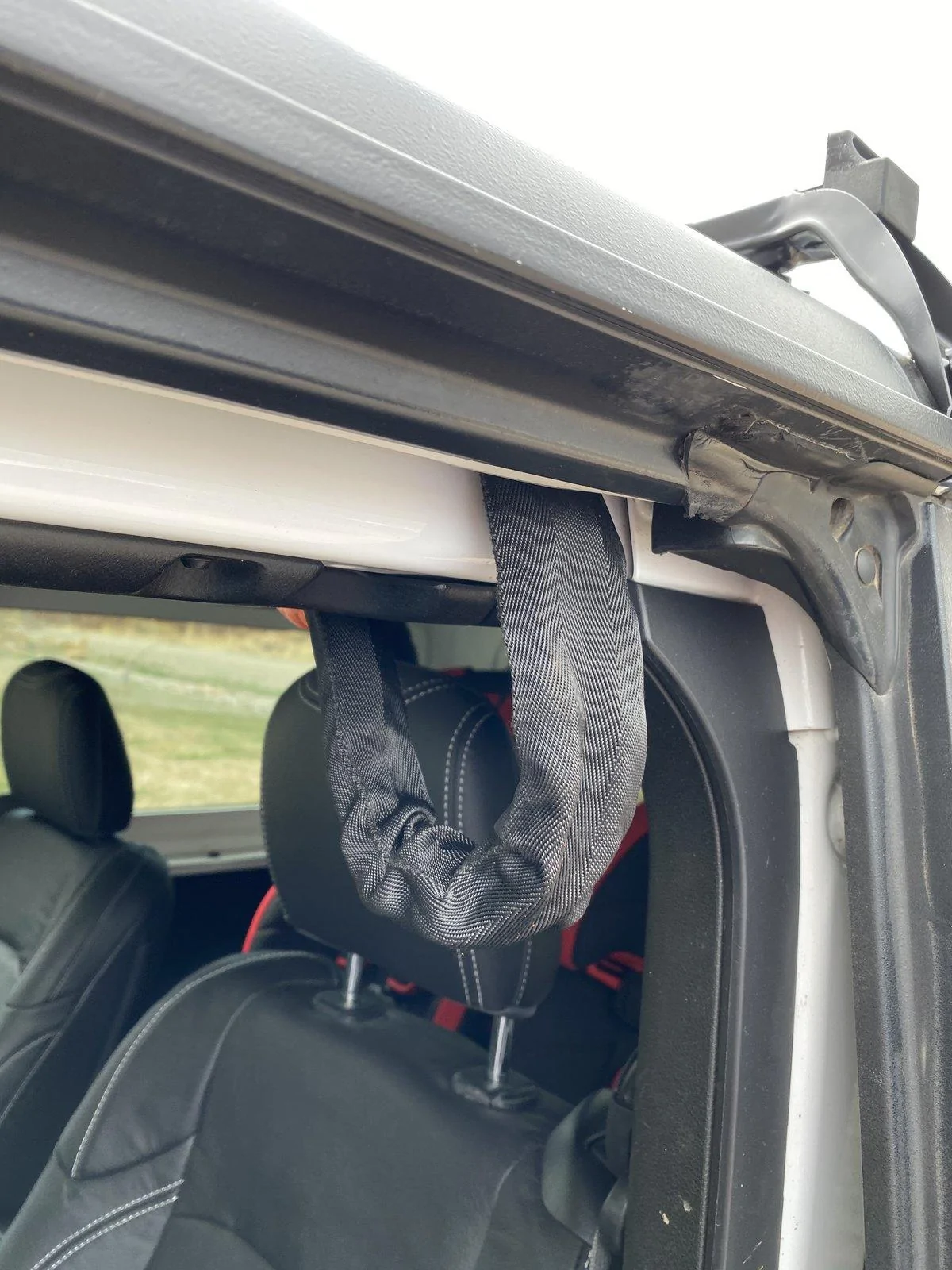 Jeep Wrangler JL Soft Shackle overhead grab handles! 66FBEDC1-B7AD-4AD5-9C7C-A8354D067889