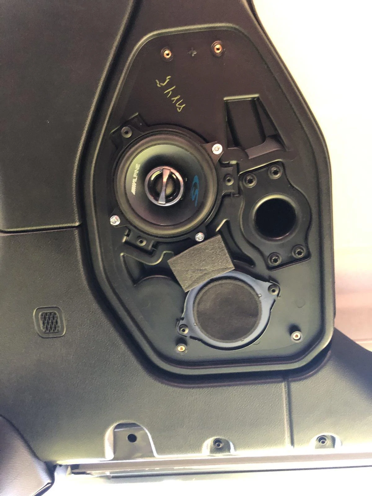 Jeep Wrangler JL Adding an Aftermarket Amp(s) 829035B5-4A01-488E-A7C4-0D382C71CBE1