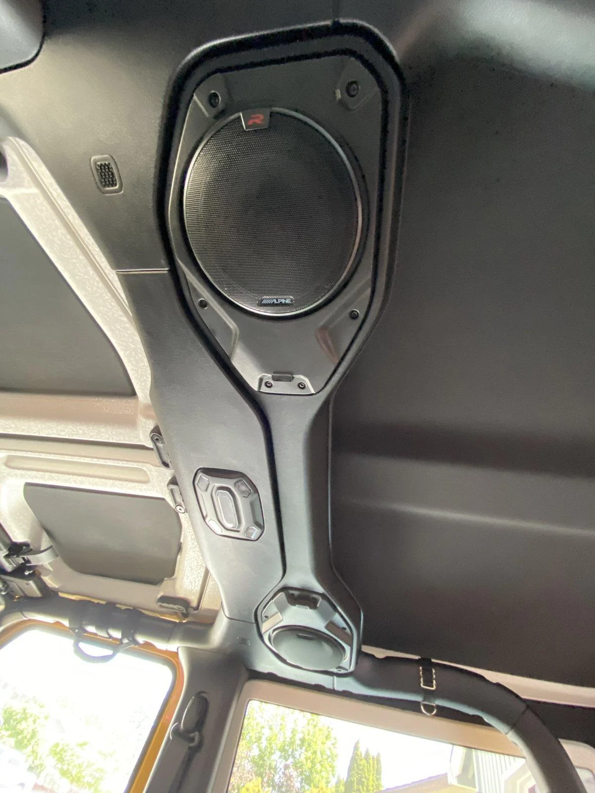 Jeep Wrangler JL Modular Connector for Roll Bar Speakers? IMG_3234