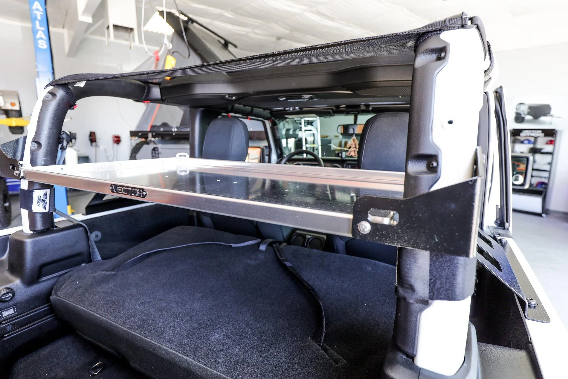 Jeep Wrangler JL Vector Offroad JL 2-Door Cargo Shelf DFE25425-9B4E-47AA-9050-D1EDF91F75EB