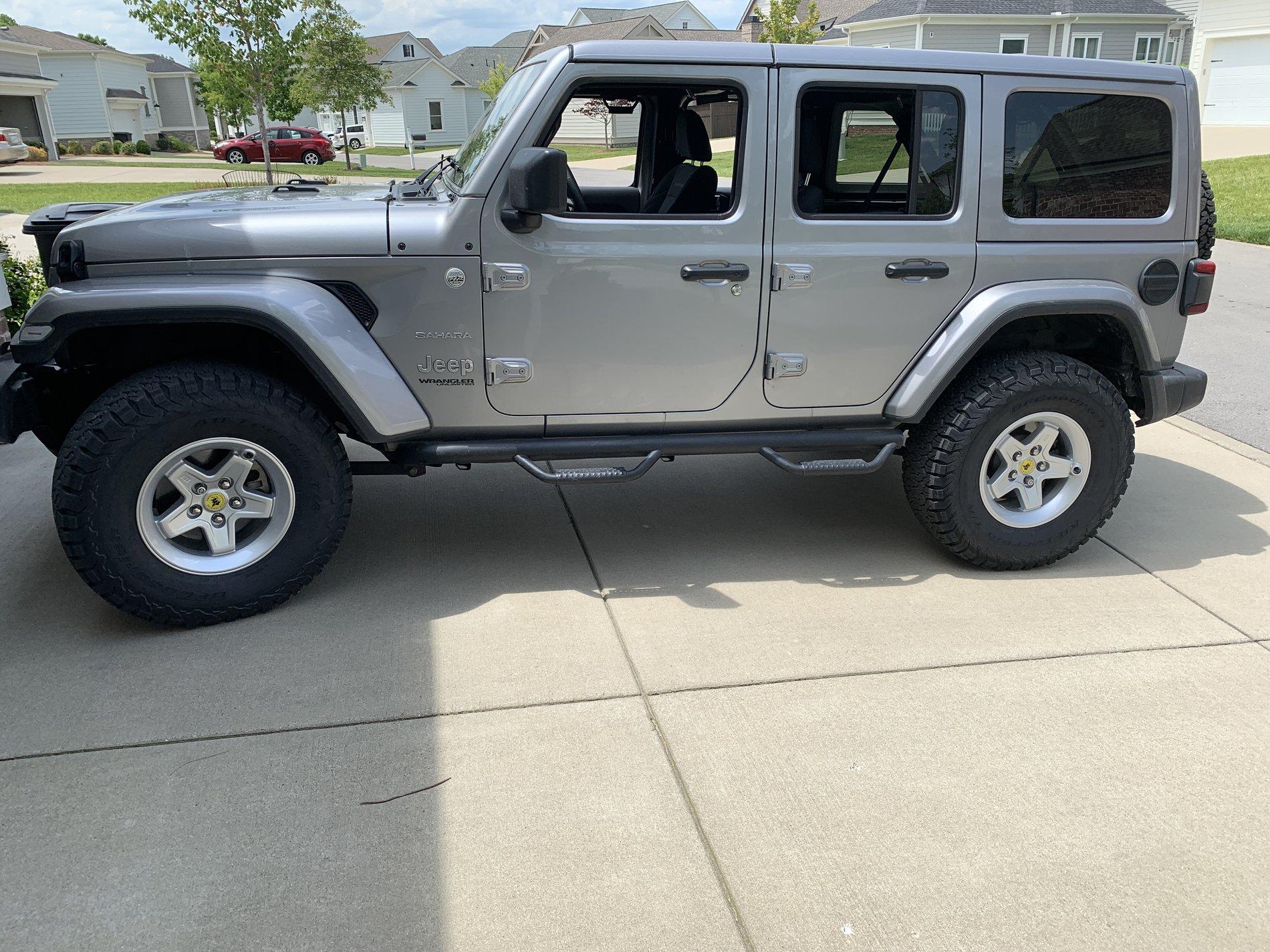 Jeep Wrangler JL Anybody paint their wheels? image