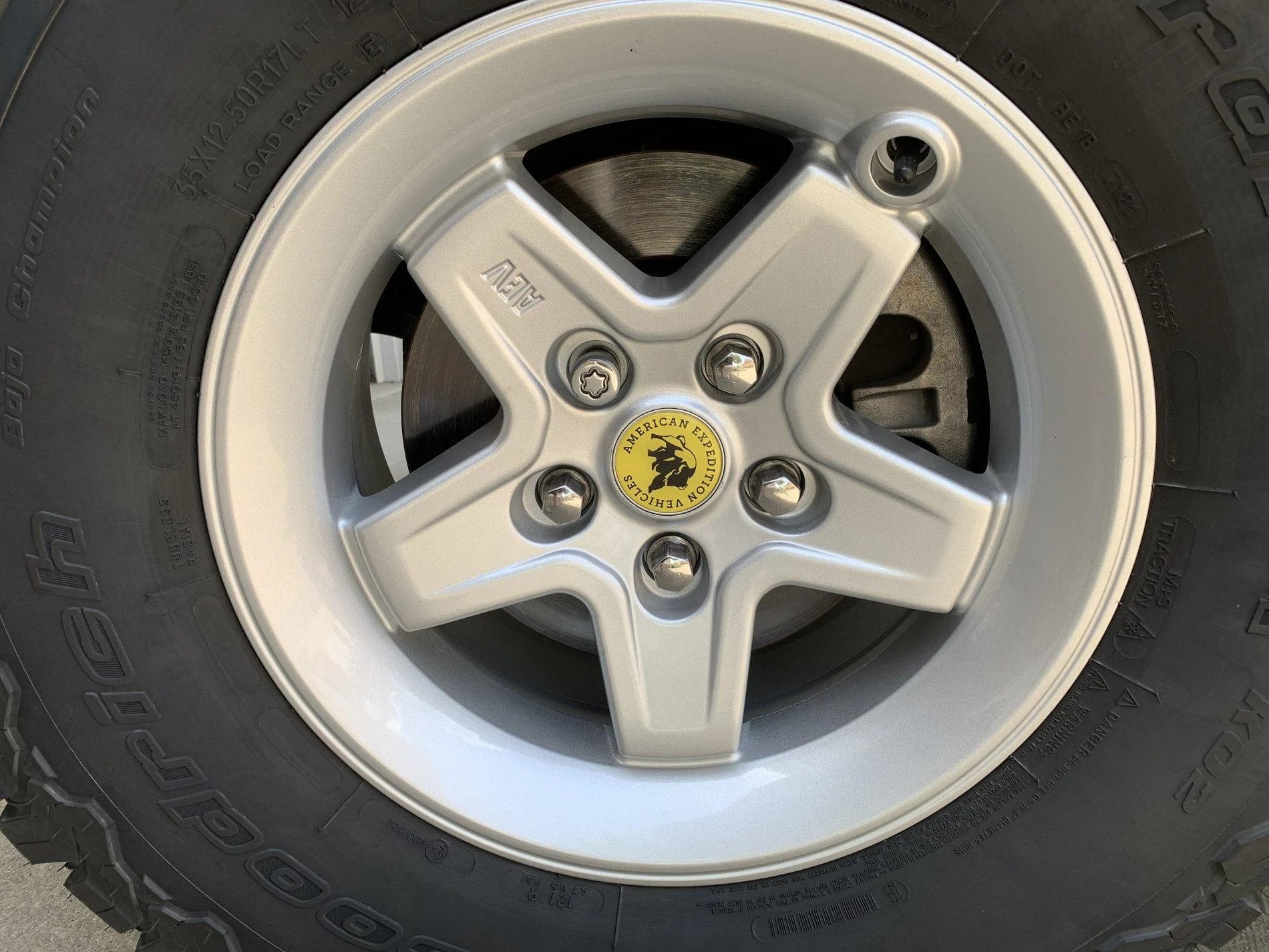 Jeep Wrangler JL Anybody paint their wheels? imag