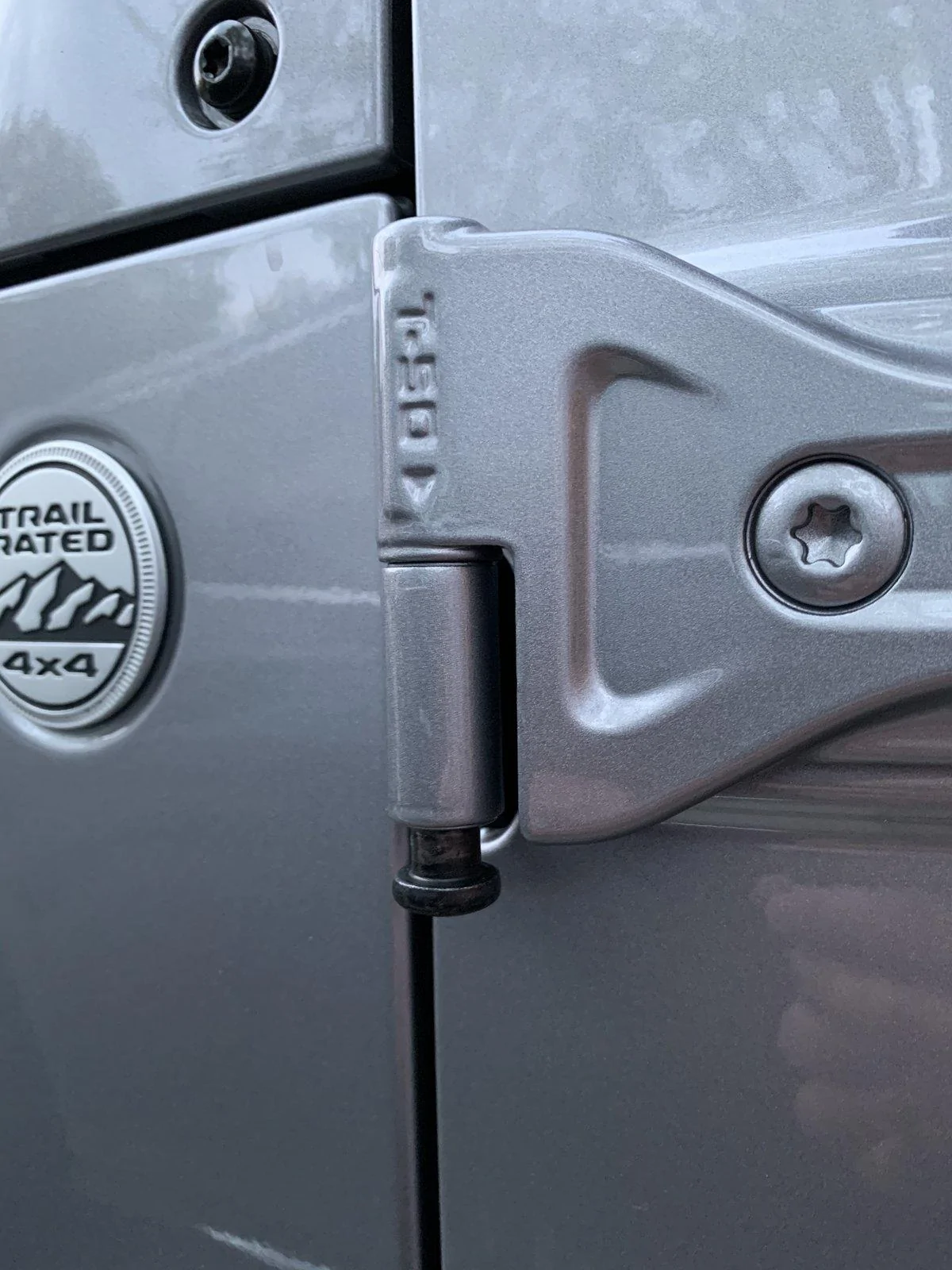 Jeep Wrangler JL Front Door Hinge Bolts Not Going In 79B54E06-4DD4-4314-821B-ED2952C60E40