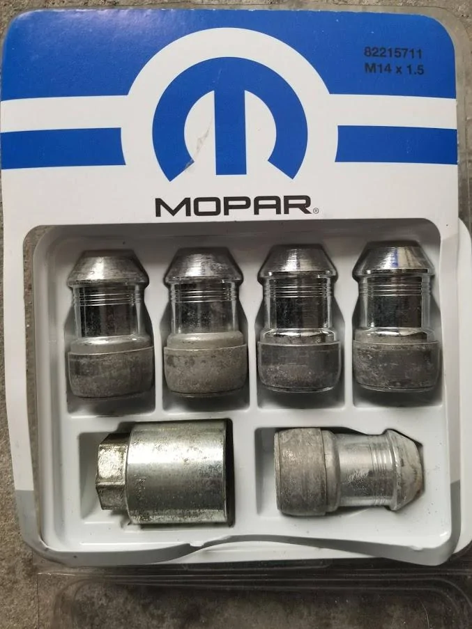 Jeep Wrangler JL OEM wheel locks and lugs 20200518_105056