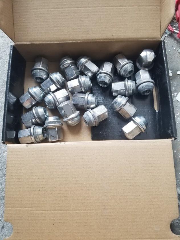 Jeep Wrangler JL OEM wheel locks and lugs 20200518_105144
