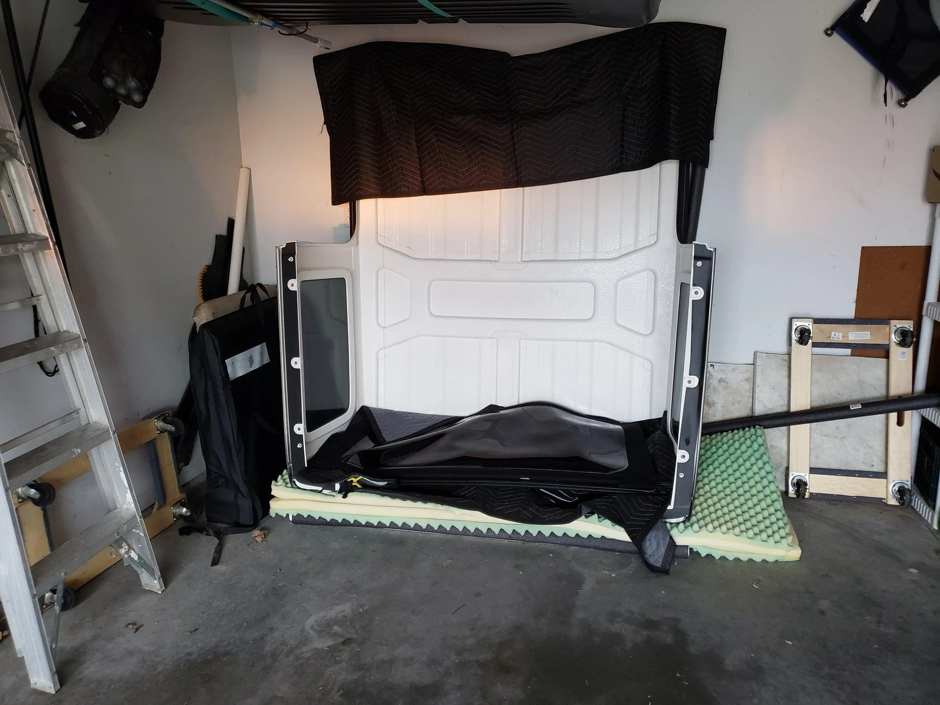 Jeep Wrangler JL Hardtop storage against wall 20200519_195410