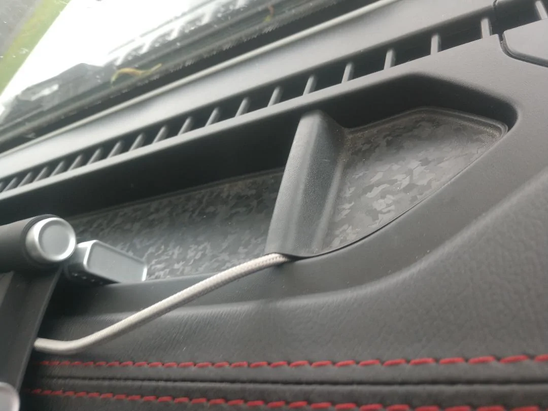 Jeep Wrangler JL DIY: Add USB Port into Upper Dash Tray jeepusb2