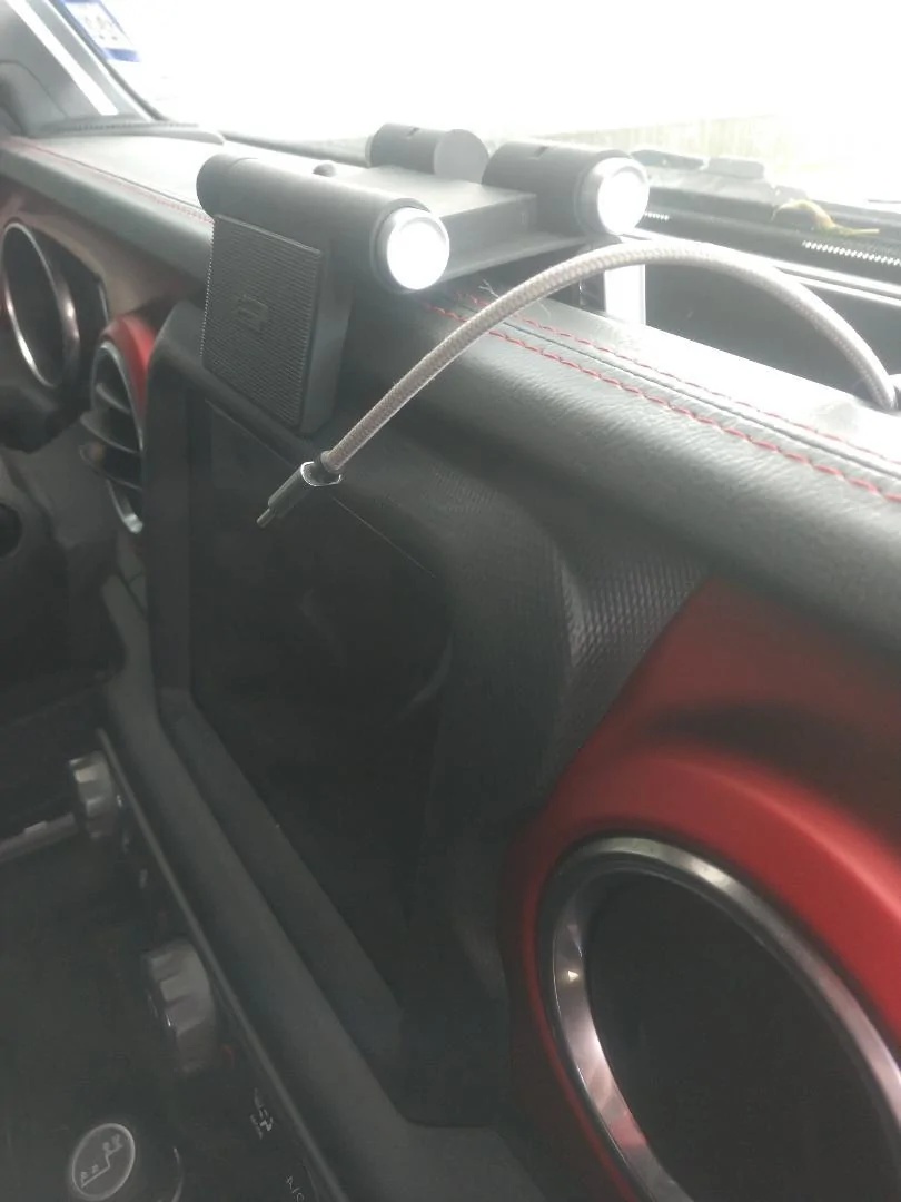 Jeep Wrangler JL DIY: Add USB Port into Upper Dash Tray jeepusb5