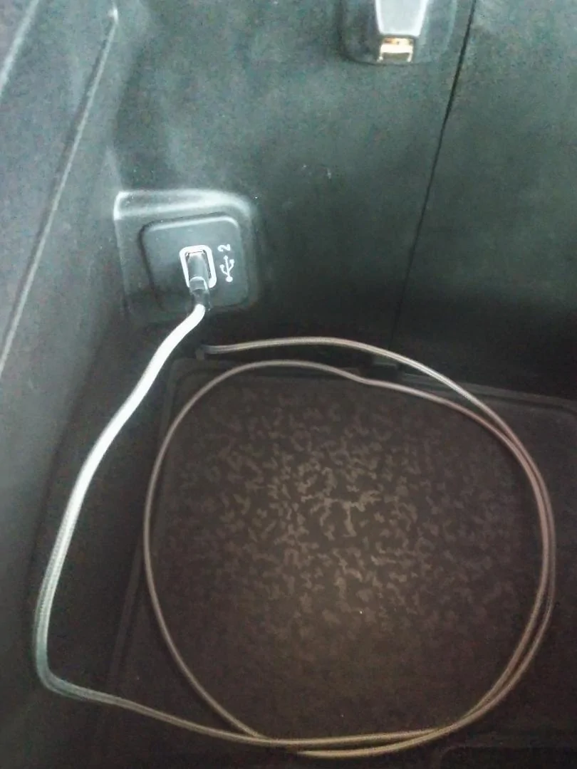 Jeep Wrangler JL DIY: Add USB Port into Upper Dash Tray jeepudb6