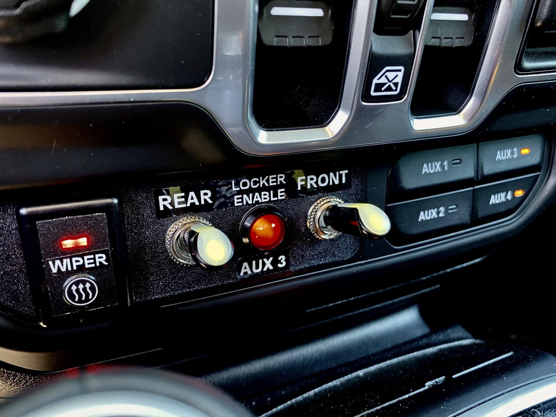 Jeep Wrangler JL Aux Switch Bin Repurposed: Locker / Accessory Switch Bank_updated IMG_4528