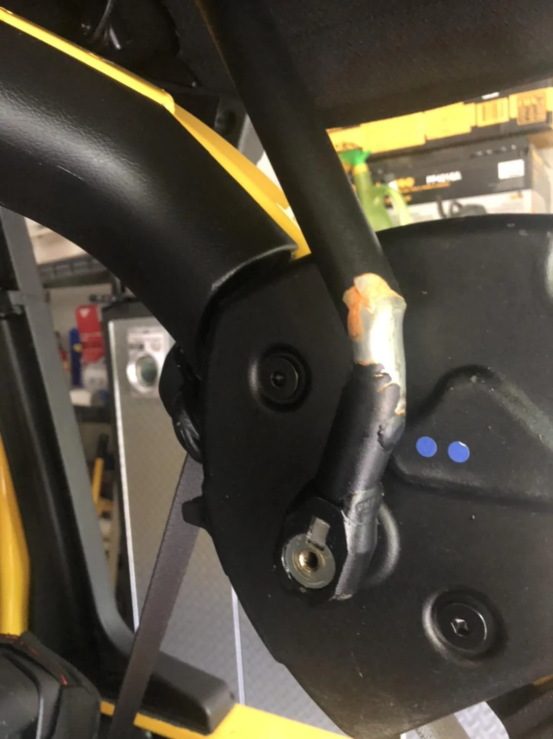 Jeep Wrangler JL Replacing bent bow arm on Soft Top IMG_E3472