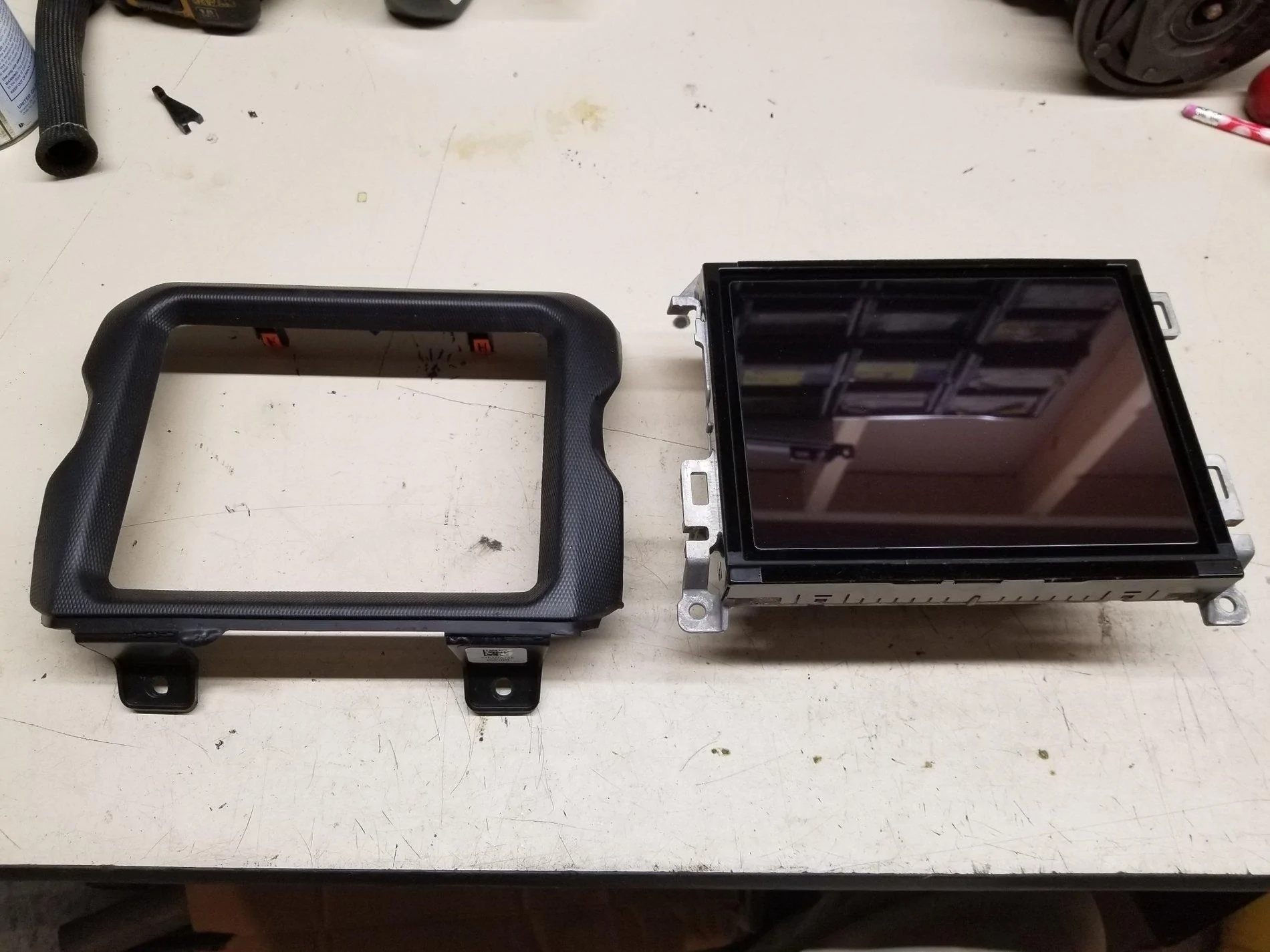 Jeep Wrangler JL 8.4 uconnect nav with bezel & antennas 20200528_185533_copy_2016x1512