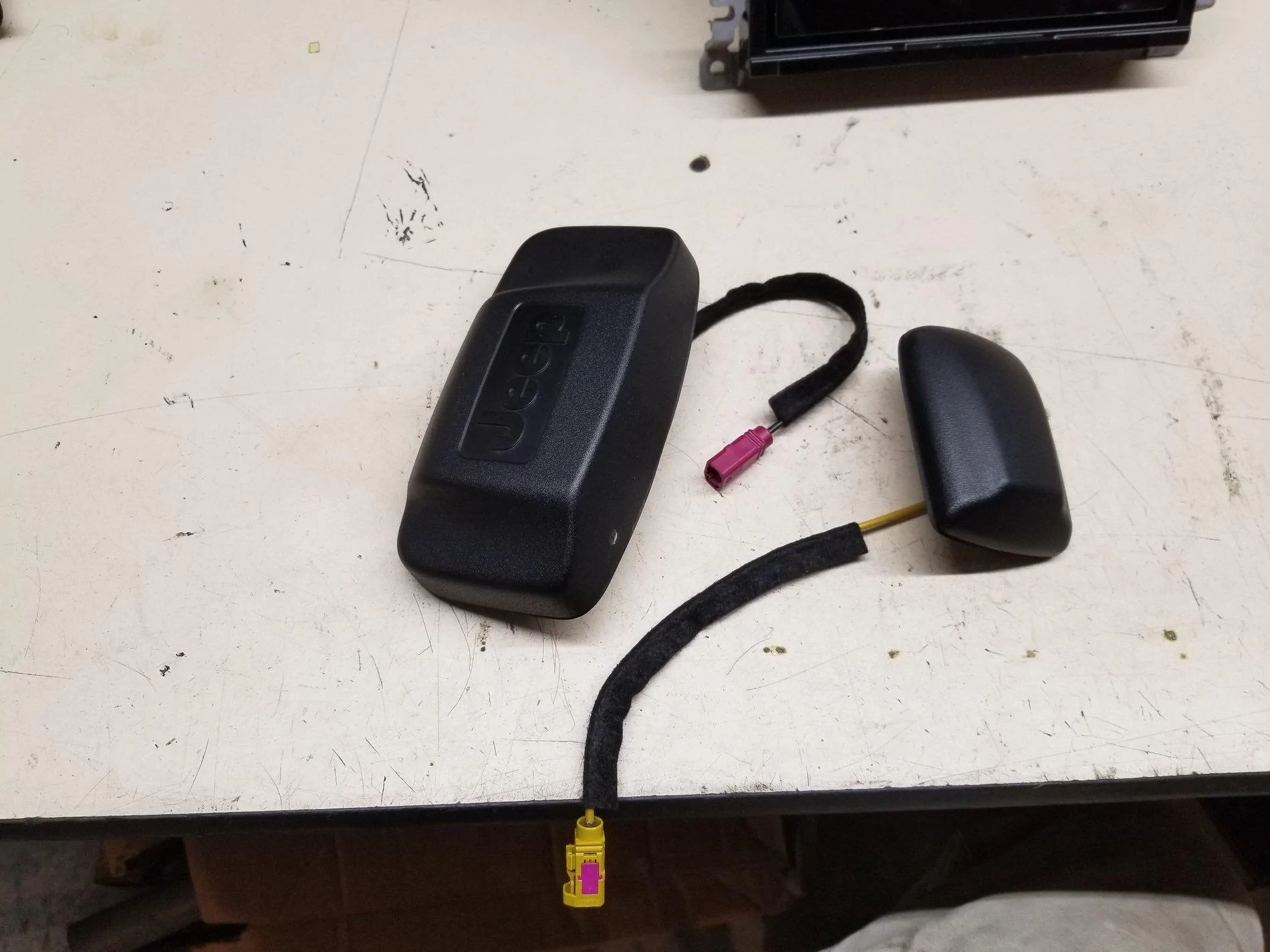 Jeep Wrangler JL 8.4 uconnect nav with bezel & antennas 20200528_185851_copy_2016x1512