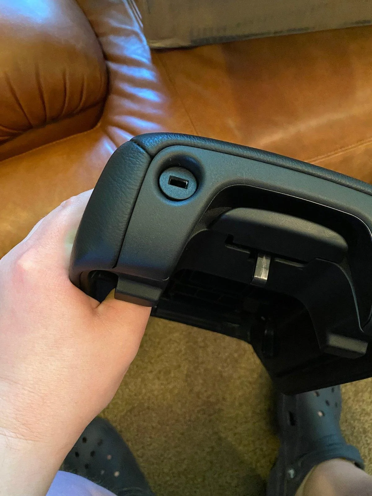 Jeep Wrangler JL How do you remove the arm rest key barrel? armrestlock