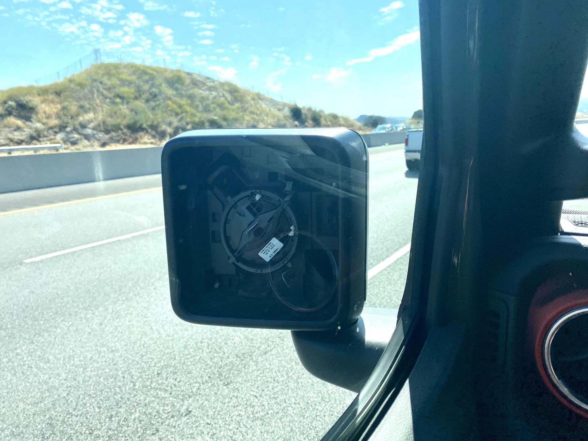 Jeep Wrangler JL Side mirror glass, drivers side. 00613190-EBF3-4178-AB97-CCD955C85235