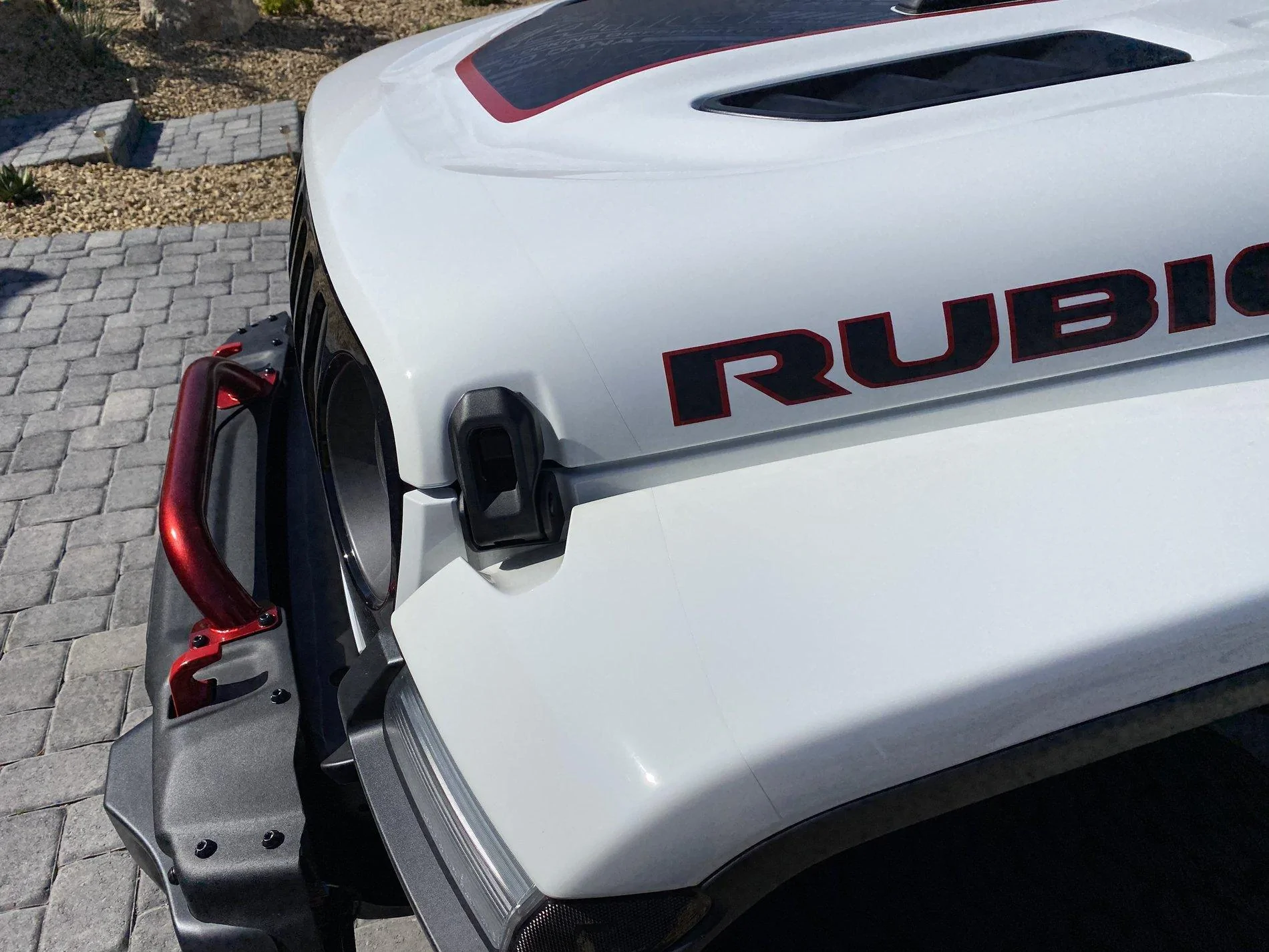 Jeep Wrangler JL Rubicon Red around logos? 0563EEC3-22F2-4EBF-AC3B-07DA224267F2