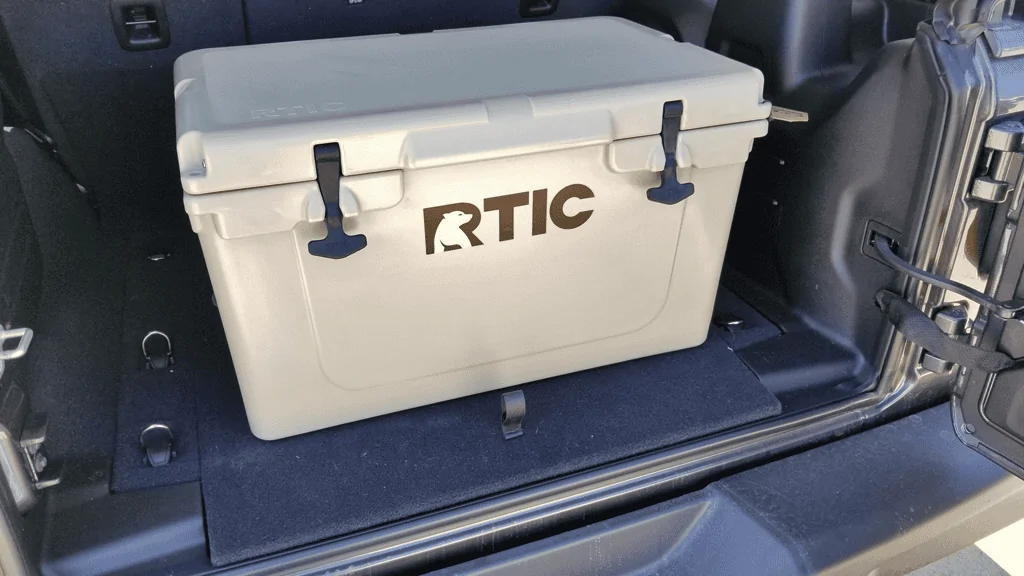 Jeep Wrangler JL RTIC45 fits nice in the back. upload_2018-4-19_12-44-25