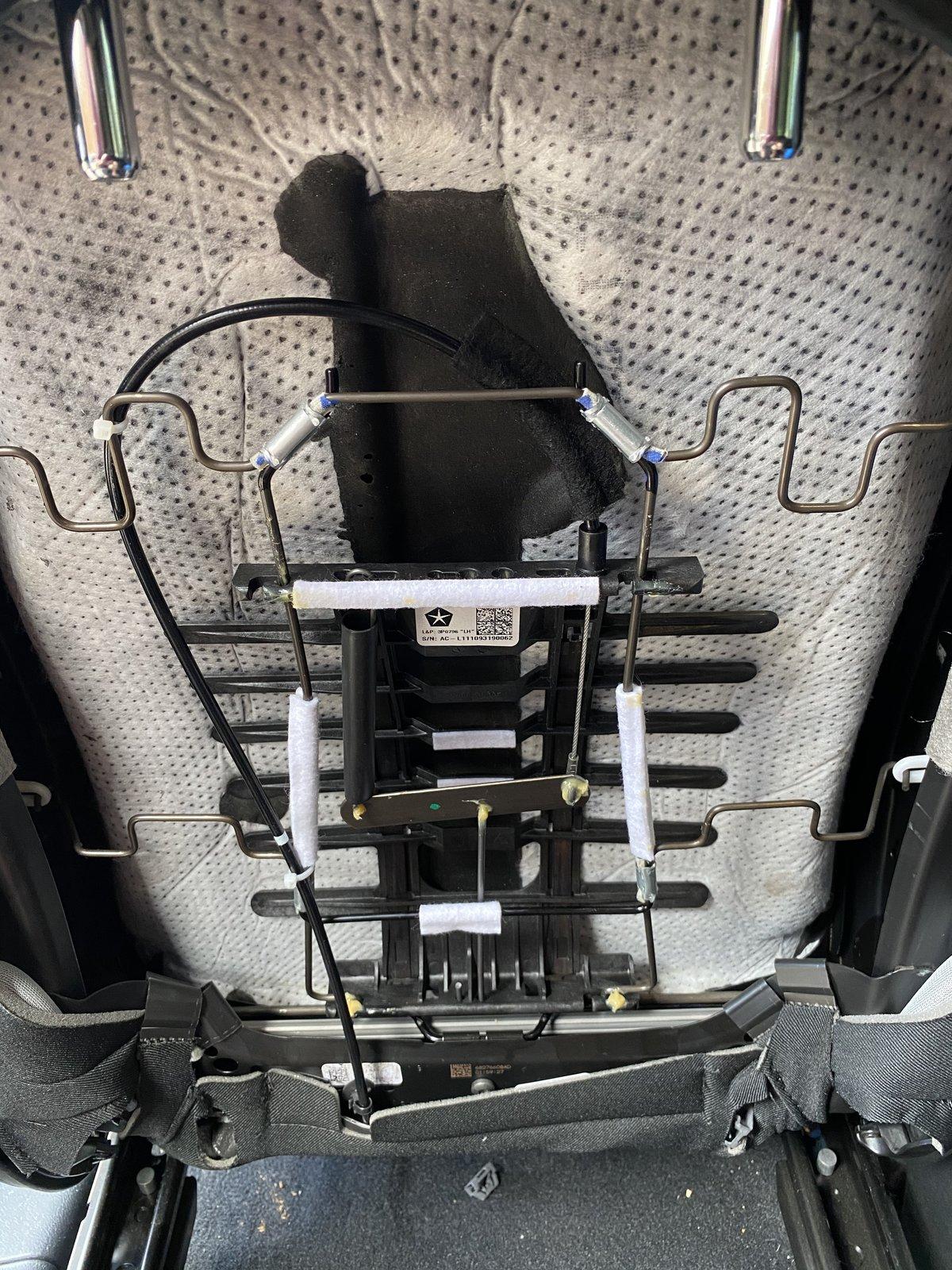 Jeep Wrangler JL Additional lumbar support installation on Rubi driver seat AAA729C6-5F49-4325-BF08-675D9F17CC76