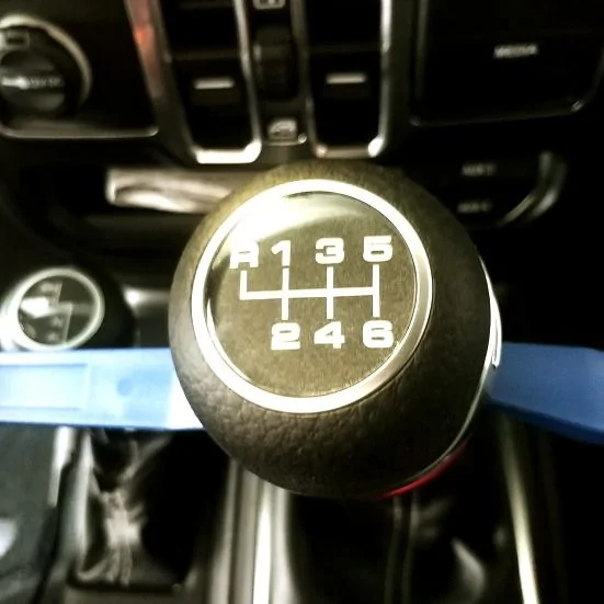 Jeep Wrangler JL Does the JL shift knob come off? 01