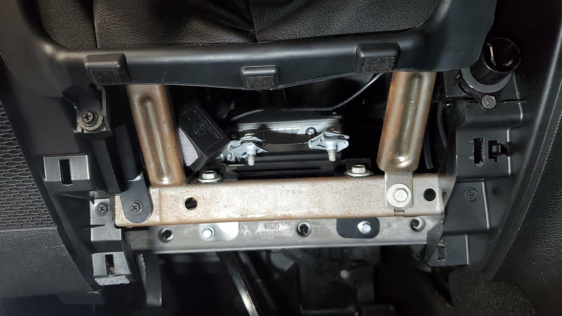 Jeep Wrangler JL Adding an Aftermarket Amp(s) 20200621_105936