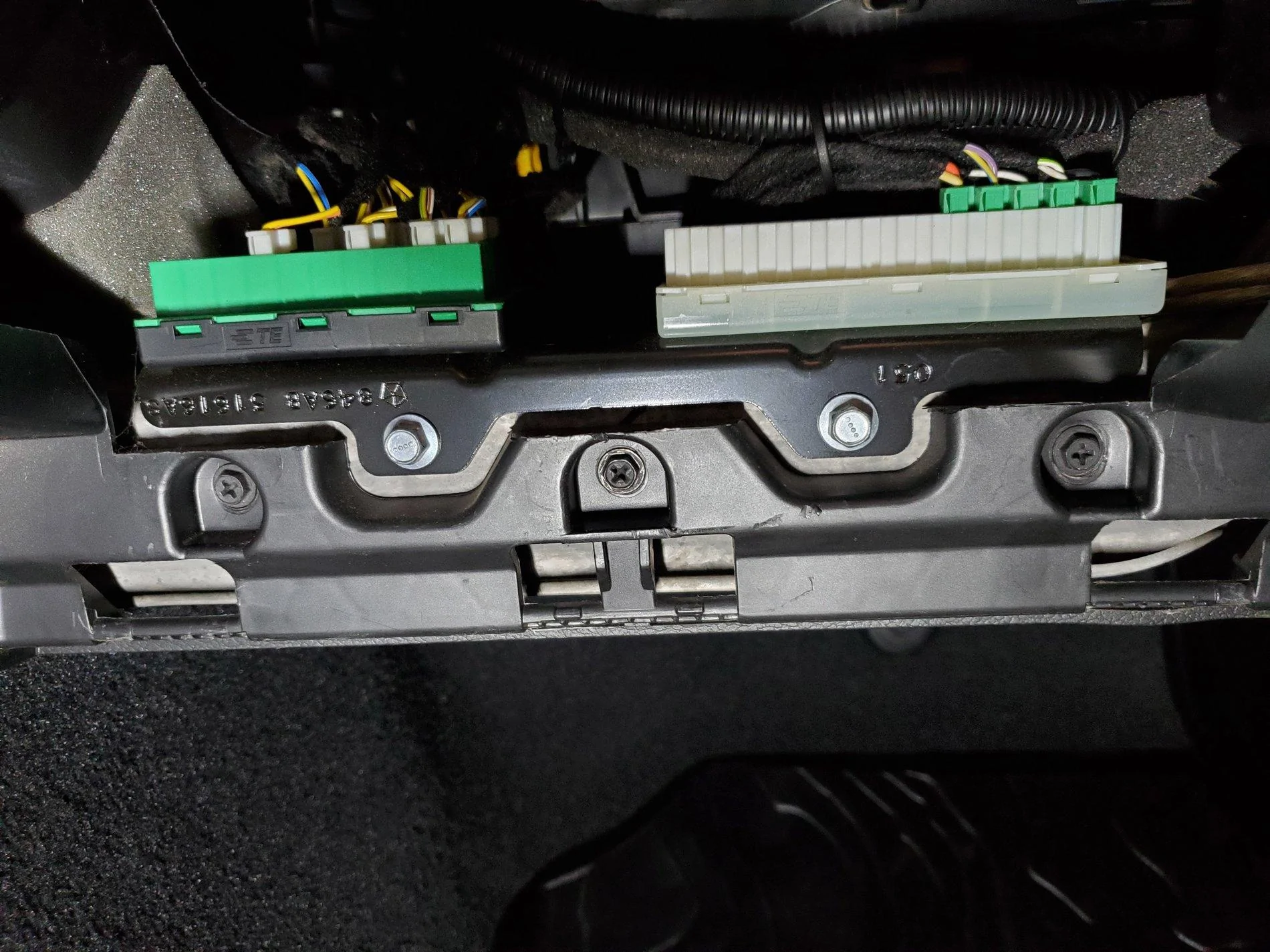 Jeep Wrangler JL Adding an Aftermarket Amp(s) 20200411_133531