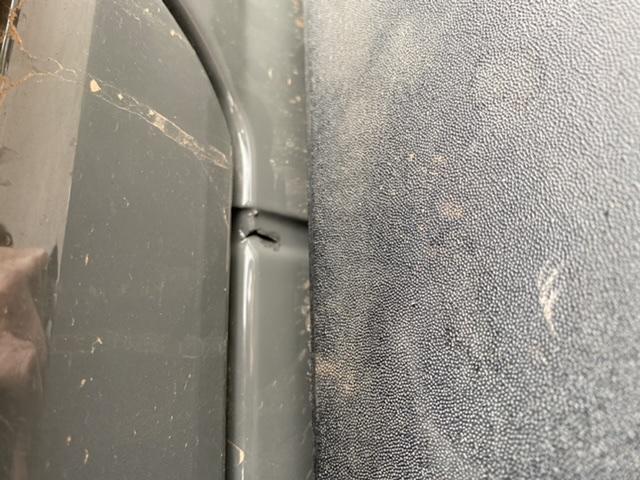 Jeep Wrangler JL Joint compound between body panels? A5A49878-8E39-4497-ACAD-323606B6ED6E