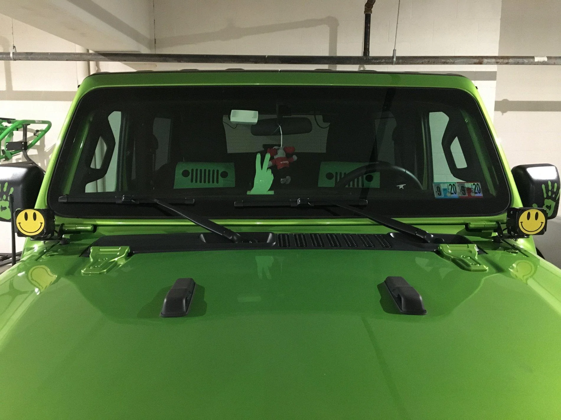 Jeep Wrangler JL Do you wave at Gladiators? IMG_1478