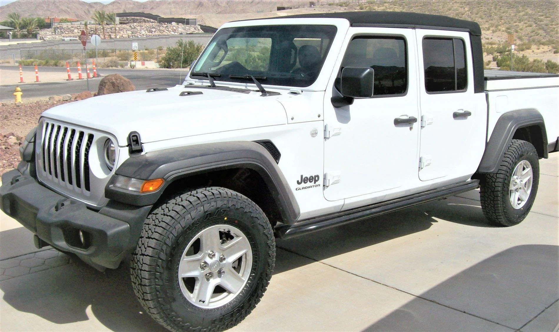 Jeep Wrangler JL Do you wave at Gladiators? 101_1722 (2)