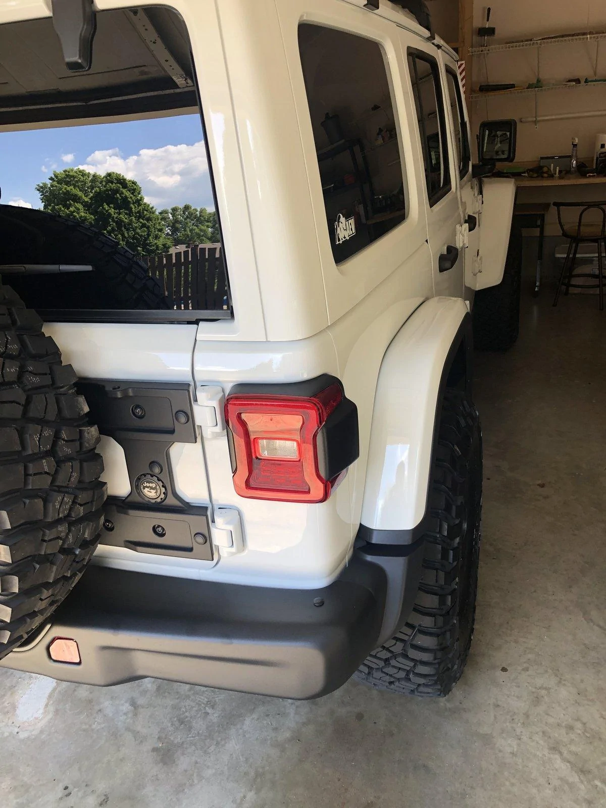 Jeep Wrangler JL 35s on Mopar carrier w/o additional mounting bracket? E5198691-ADC3-44E9-B013-4AC26B355E90