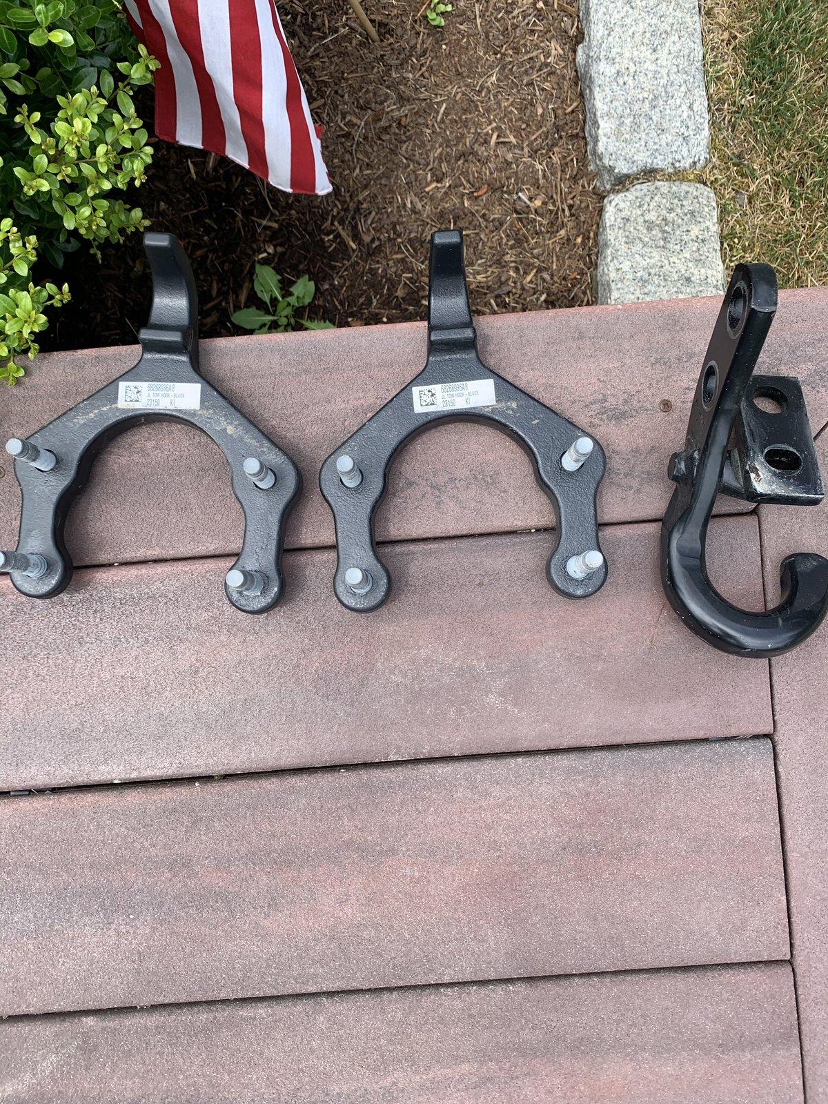 Jeep Wrangler JL 2019 Sahara Tow Hooks 64FF984E-1BF1-4ED4-954D-F66DCE6A1EBD