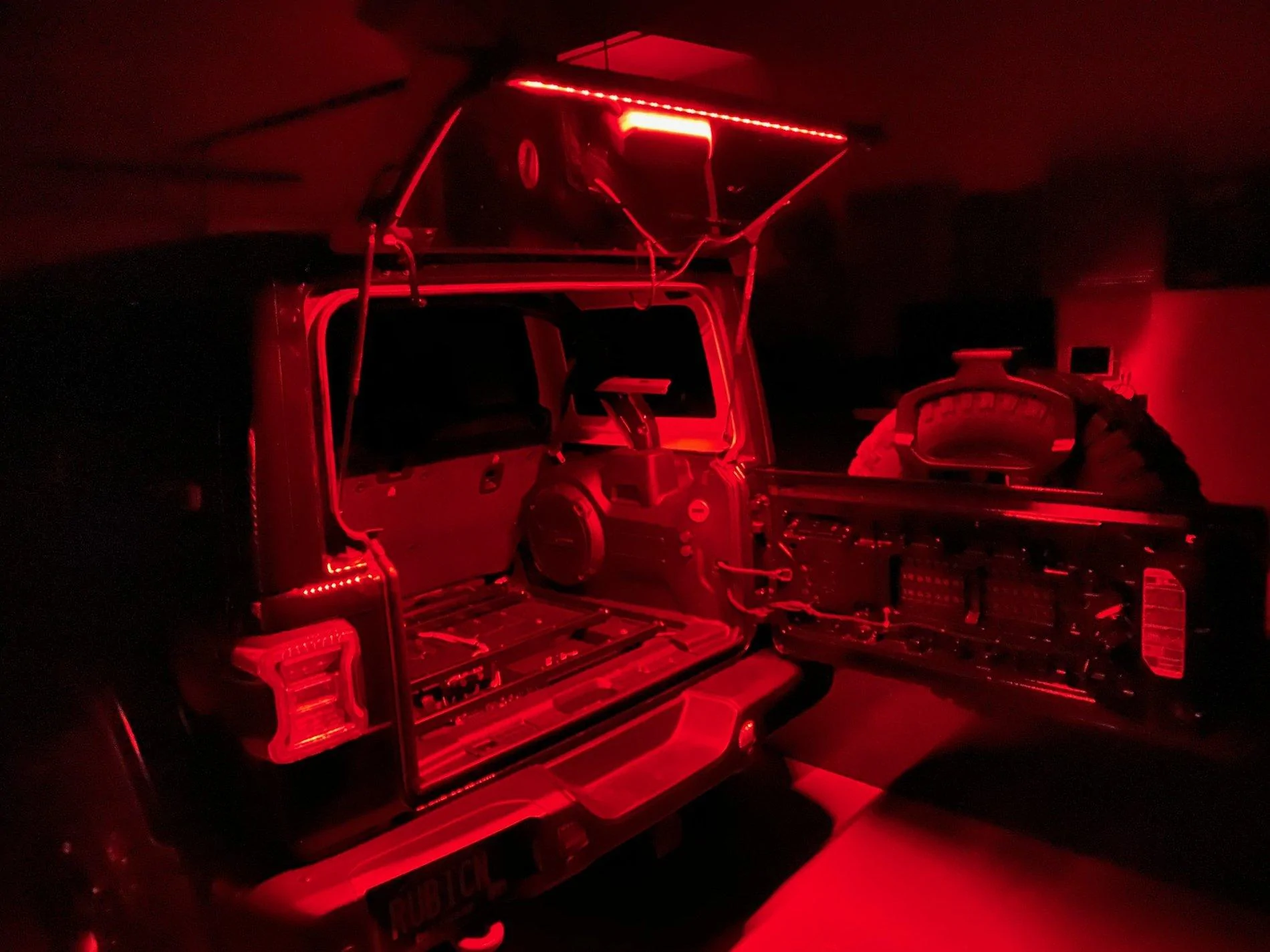 Jeep Wrangler JL DIY: Rear hatch LED light strip IMG_2956