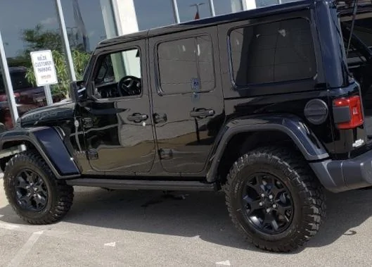 Jeep Wrangler JL MOAB Wheels and tires 0A06B993-66A8-452F-AA81-E99B4A414883