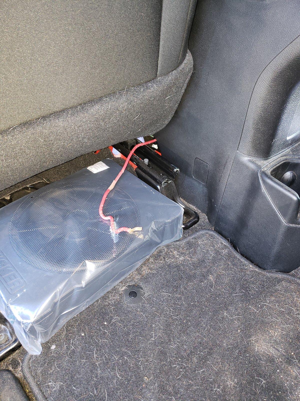 Jeep Wrangler JL Plug and Play amp upgrade to basic system wire run