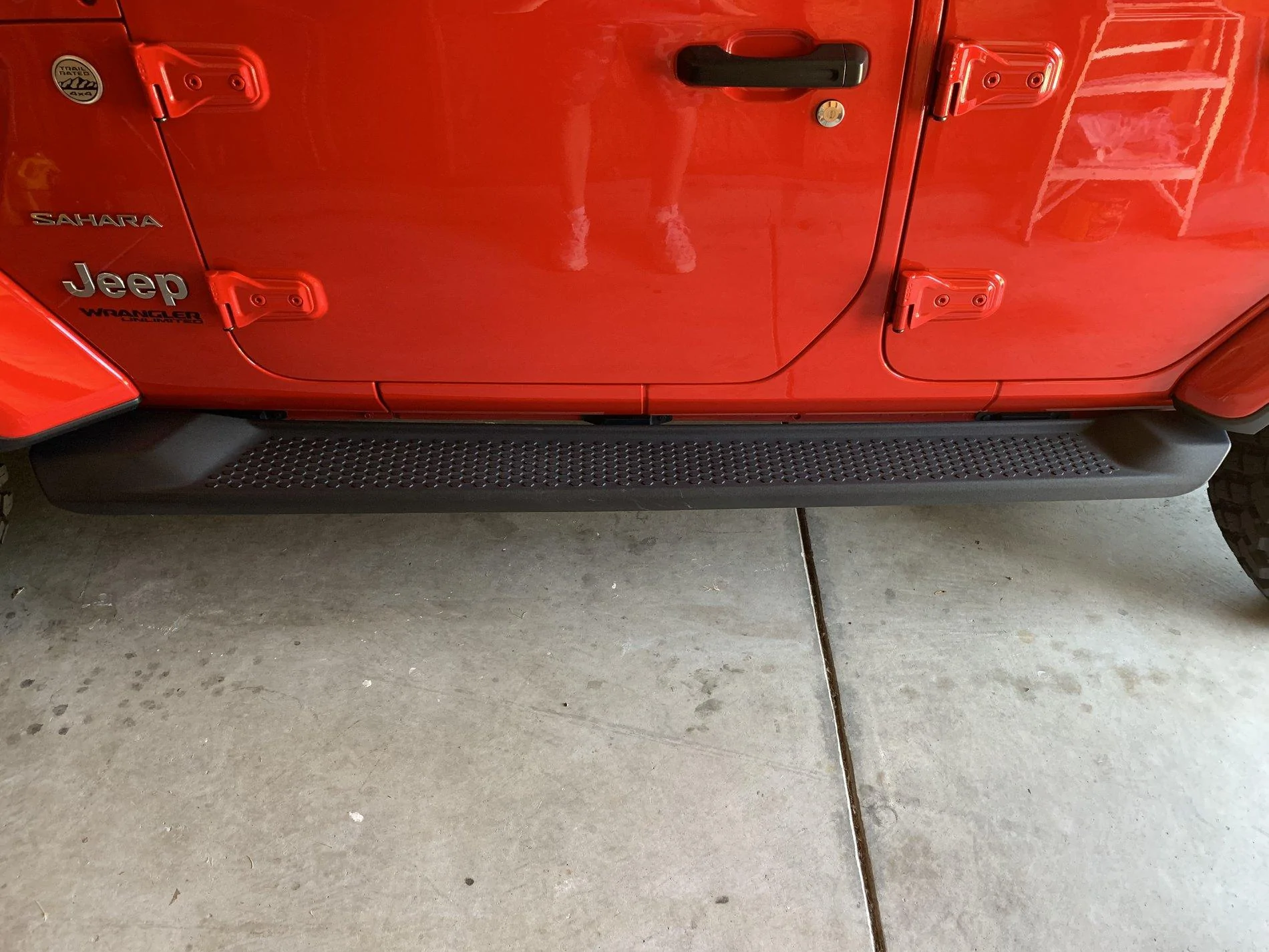 Jeep Wrangler JL JLU Sahara side steps 99A093BA-8229-467A-ABDB-5F94D1C0D35F