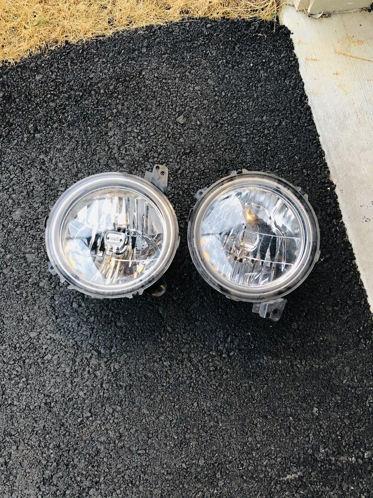 Jeep Wrangler JL JL Factory Headlights 87358CEA-A6DF-4C10-8DFB-36C04A0A9442