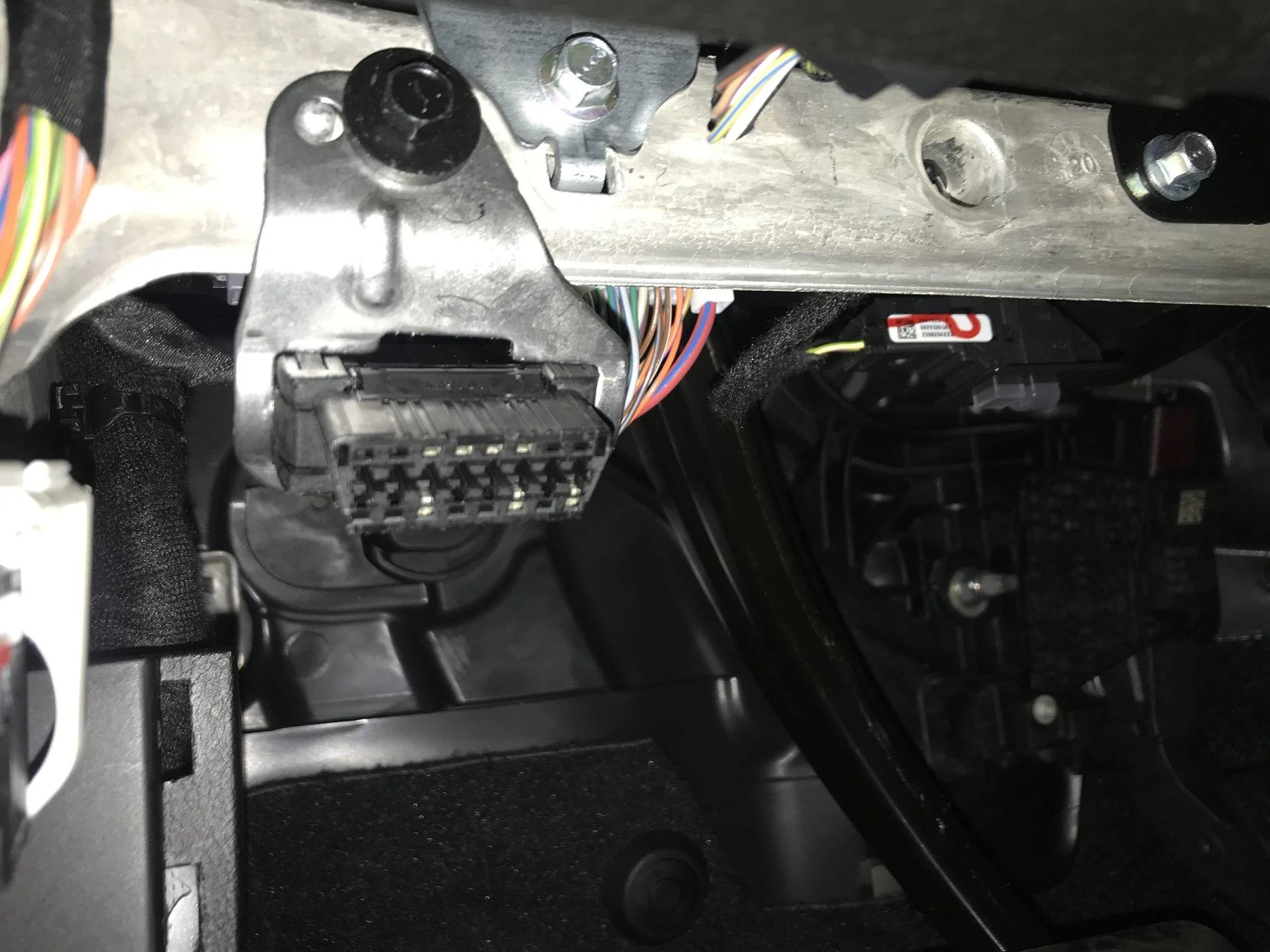 Jeep Wrangler JL Need help removing GPS tracker add-on IMG_3031