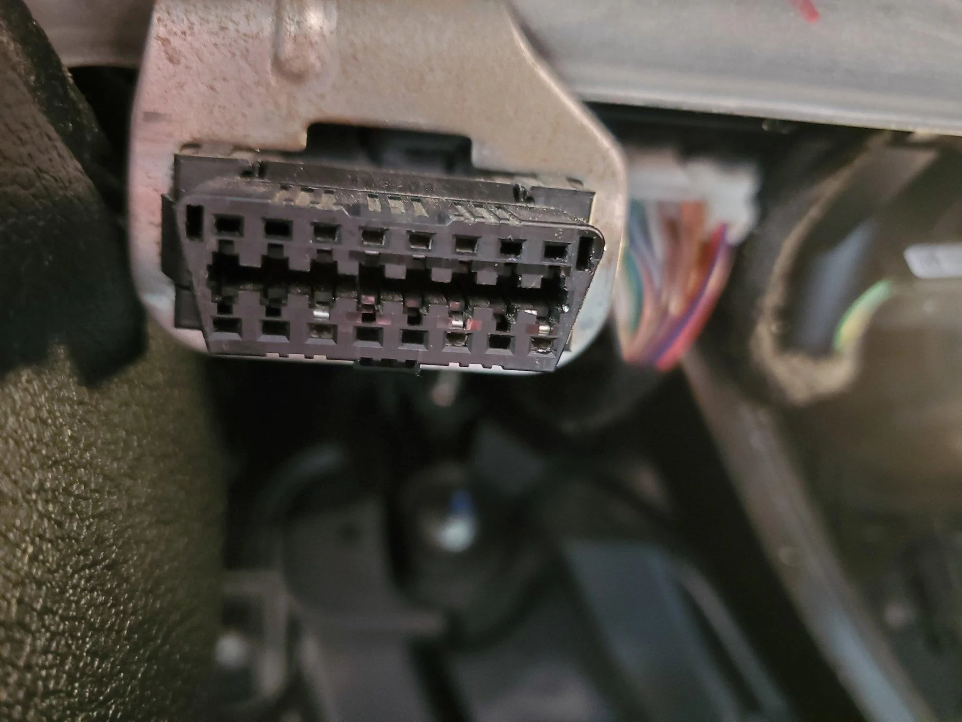 Jeep Wrangler JL Need help removing GPS tracker add-on 20200705_124835