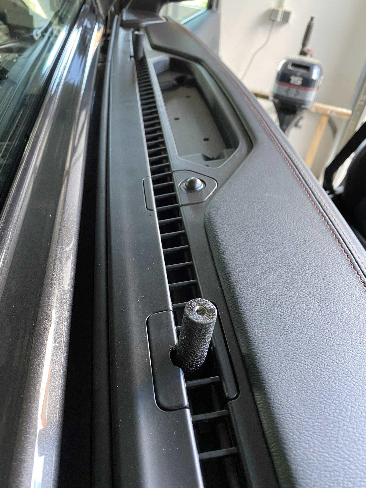 Jeep Wrangler JL Vector Off-road E Dock issue IMG_1706
