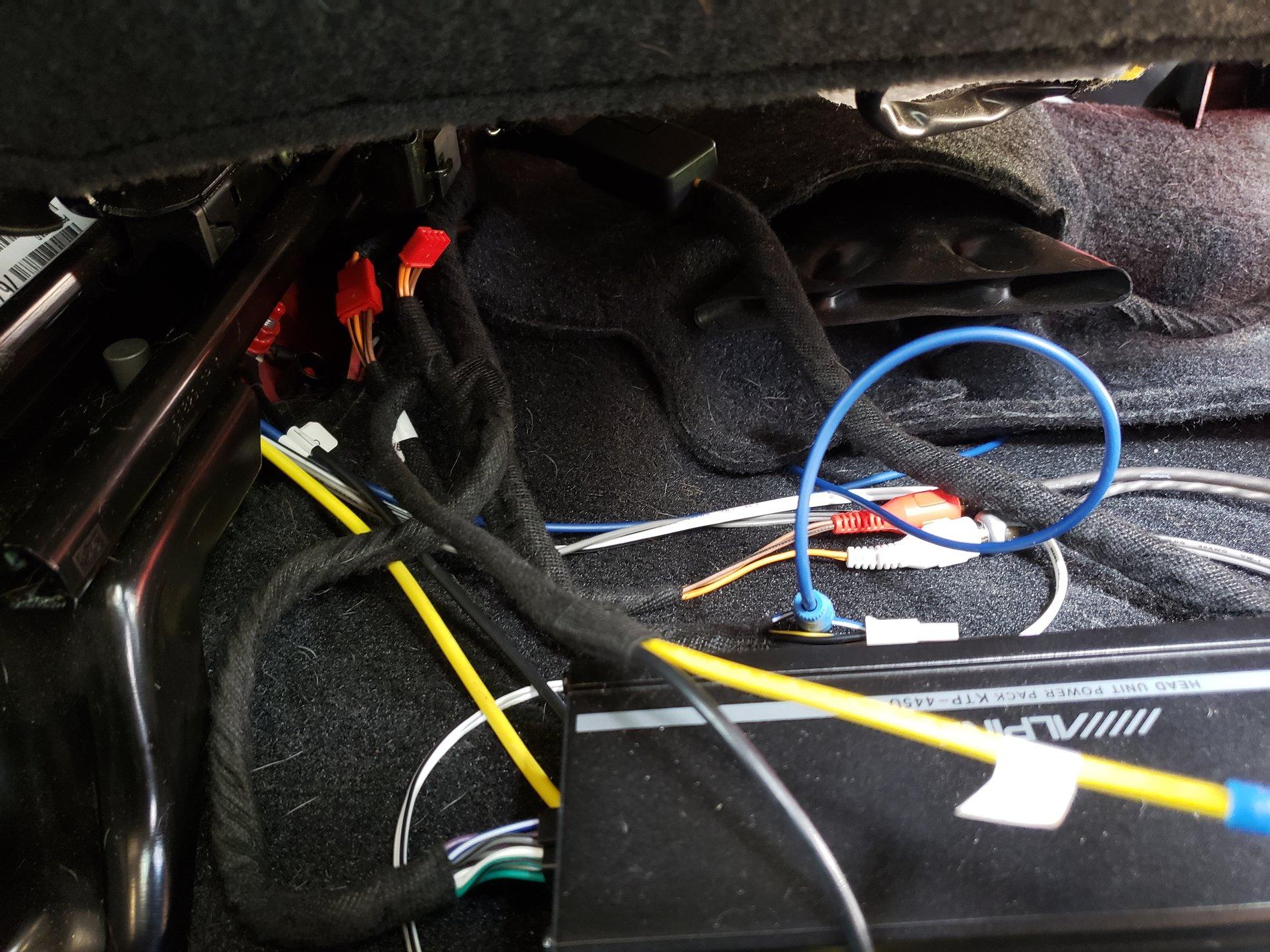 Jeep Wrangler JL Plug and Play amp upgrade to basic system 445-2
