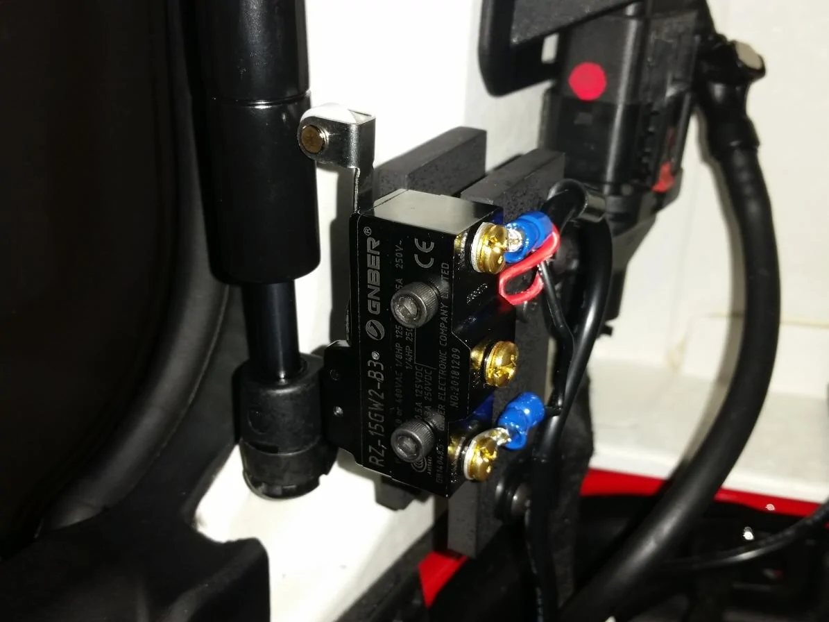 Jeep Wrangler JL DIY: Hardtop Interior LED Lights For Cargo Illumination During Tailgating / Camping Switch