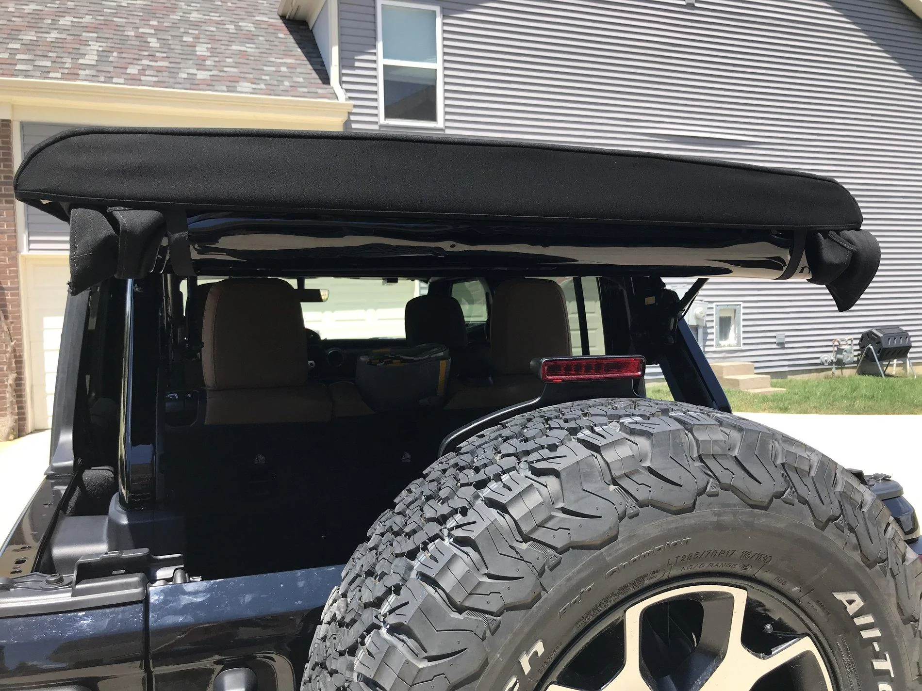 Jeep Wrangler JL Does Soft Top Back Window Roll Up in JL? 0C00066D-4AF4-4121-9C4F-88A59A8BD017