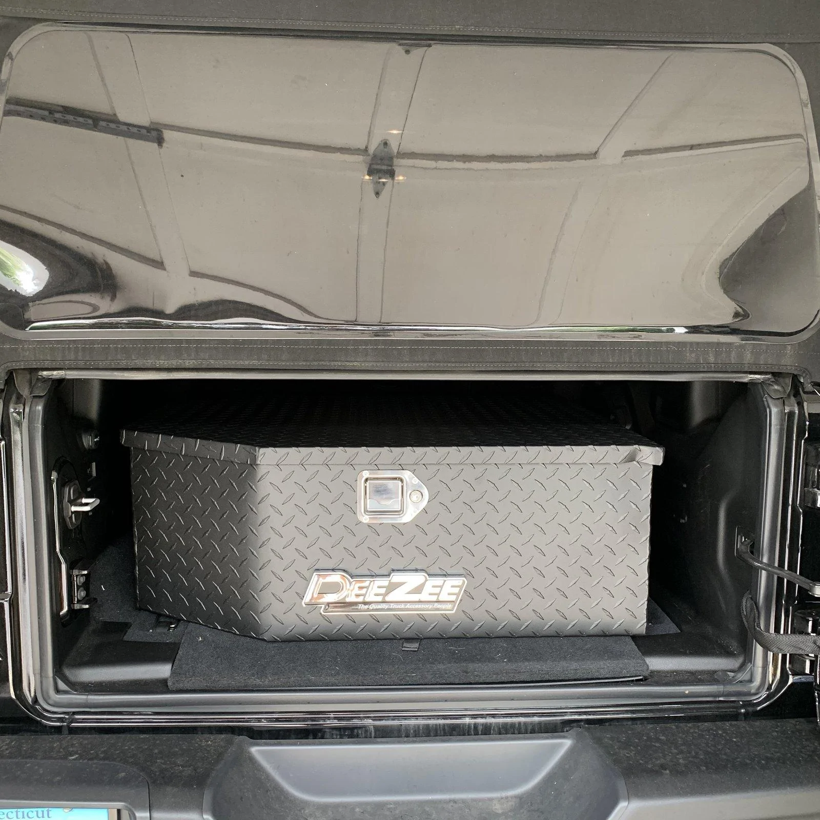 Jeep Wrangler JL Dee Zee Locking Tool Box looks good. 5564CB8B-AB57-40A7-9CDC-0561645BDCA6
