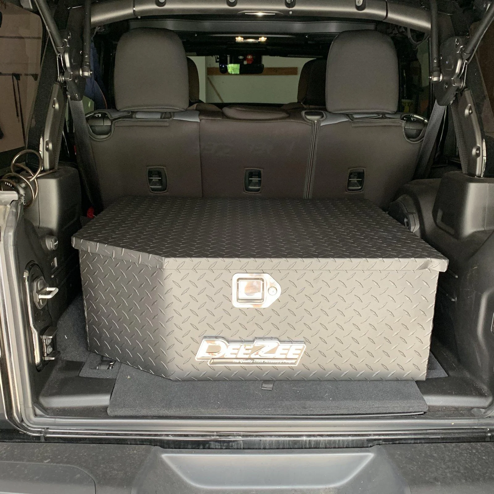 Jeep Wrangler JL Dee Zee Locking Tool Box looks good. B3D88EFD-D132-4FEE-B887-E30EC15A3CA8