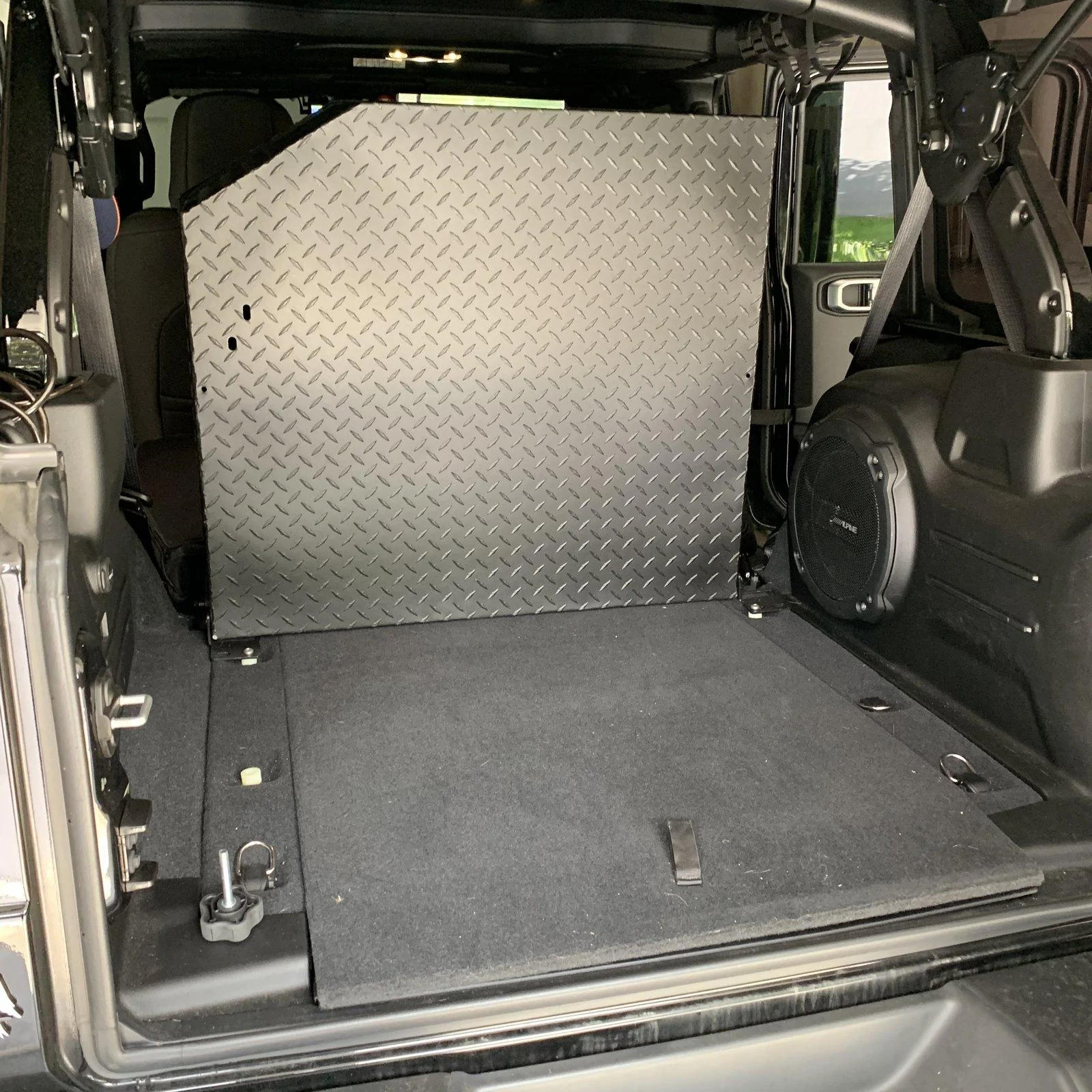 Jeep Wrangler JL Dee Zee Locking Tool Box looks good. A1CF4F2B-DE11-45D1-B761-088EF9DD0B2B