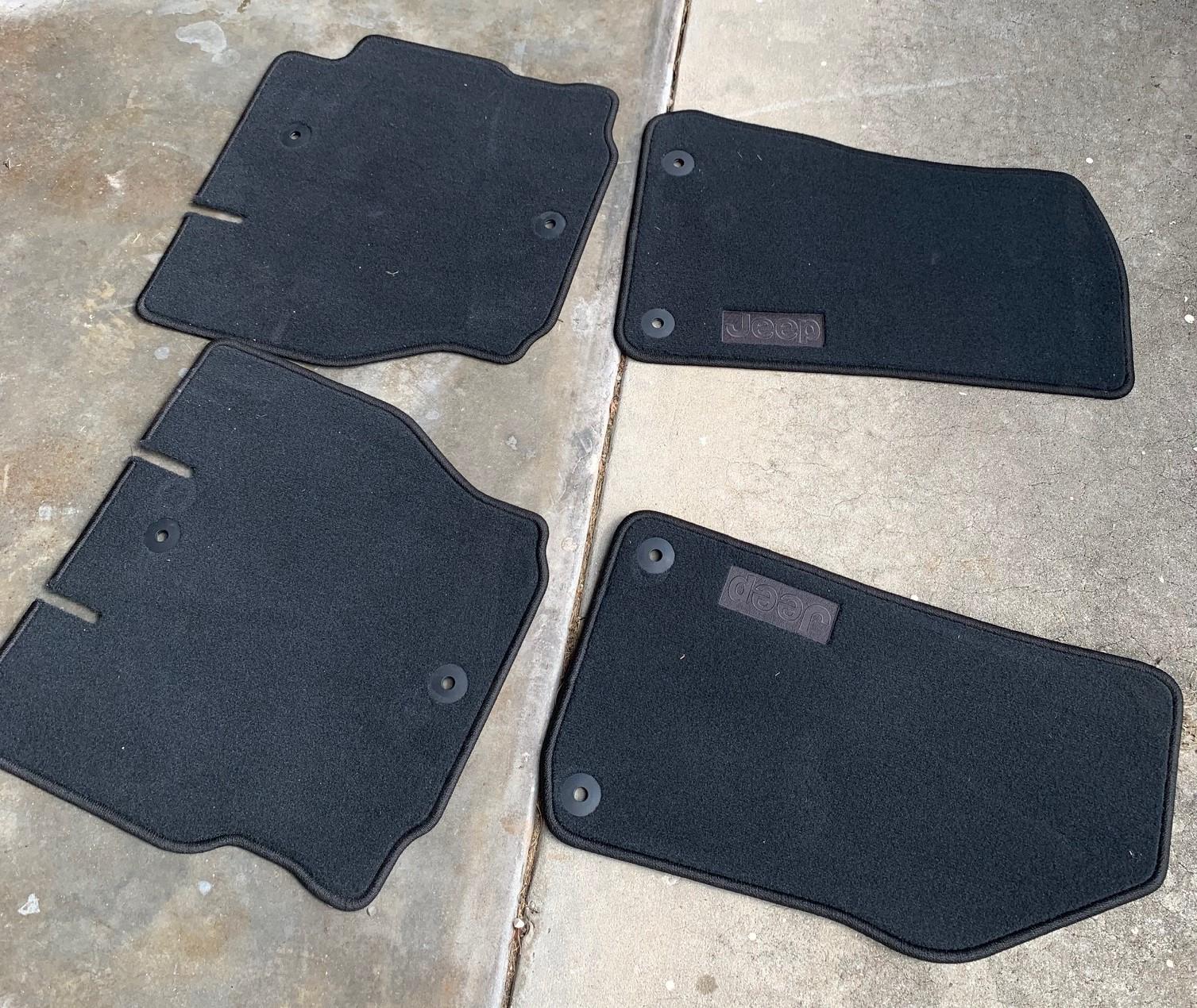 Jeep Wrangler JL JLU carpet floor mats IMG_0790